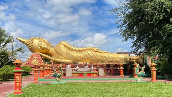 Vientiane: Cultural Tour with Buddha Park and Patuxay
