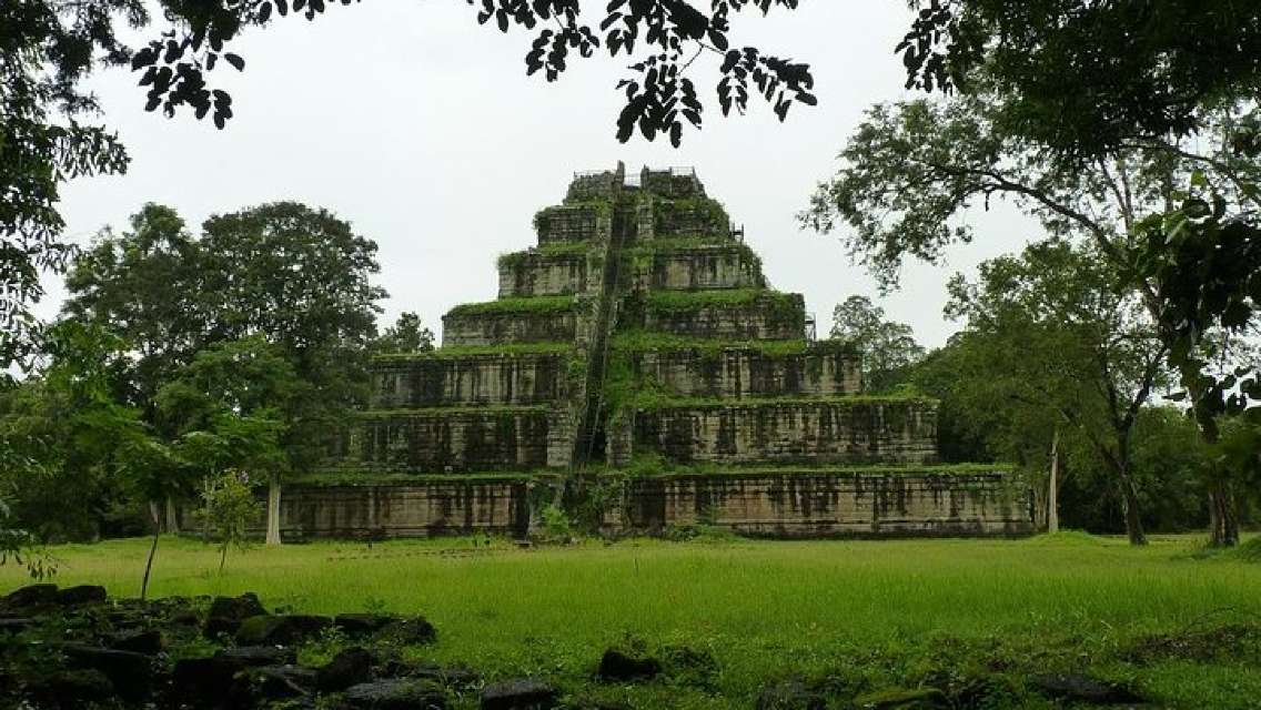 Ultimate Private Day Trips To Koh Ker City, Pyramid Prasat Thom & Beng Mealea