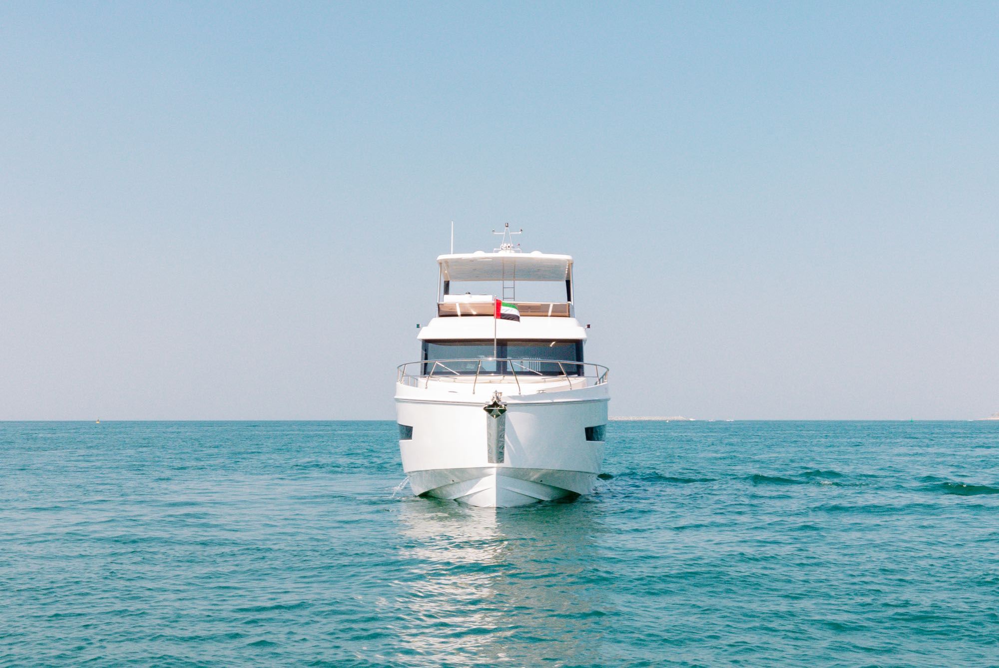 [Escursione in yacht a Dubai] Giro turistico in yacht a Dubai/Noleggio yacht di lusso/Pesca d'altura/Tour all'alba/Tramonto romantico/Gala-Aura-Reno 75 piedi per 25 persone