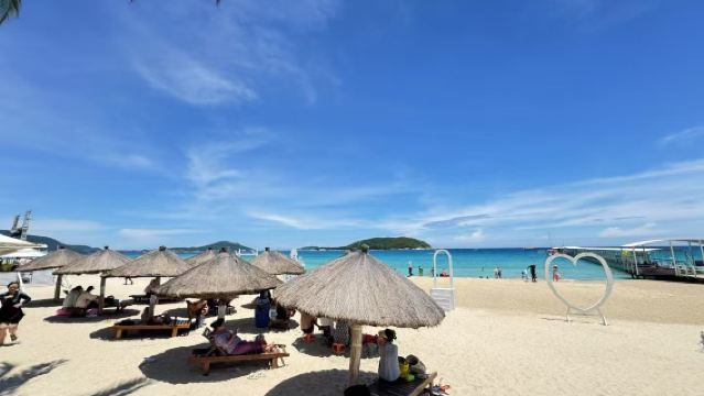 三亞亞龍灣海底世界體驗潛水水肺潛水4小時【亞龍灣遠海深潛+水上摩托車香蕉船+亞龍灣接駁 可升級拖傘+飛龍】