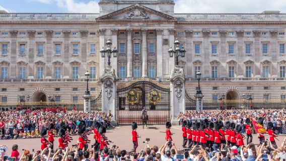 London: Buckingham Palace Ticket and Afternoon Tea Bus Tour