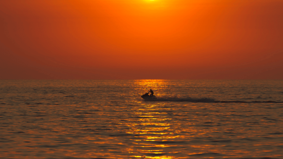 Bãi biển Pattaya: Cuộc phiêu lưu bằng mô tô nước