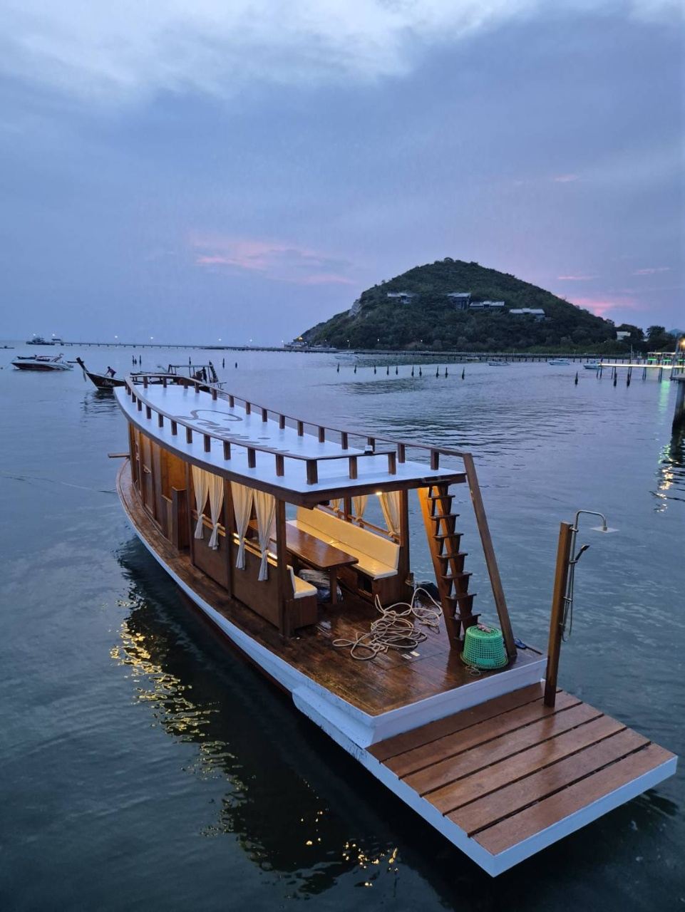 [เรือวิวทะเล] ทริปตกปลาโรแมนติกแบบเหมาลำเรือไม้ที่เกาะแสมสาร