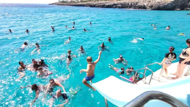 Da Mahón: Crociera diurna lungo la costa orientale di Minorca