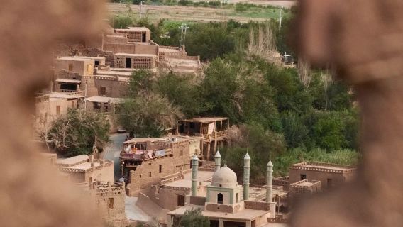 吐峪溝麻紮村+火焰山+鄯善庫木塔格沙漠動車來回一日遊