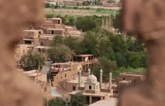 吐峪溝麻紮村+火焰山+鄯善庫木塔格沙漠動車來回一日遊