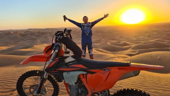 ドバイVIPデザートサファリ（バーベキューディナー付き）