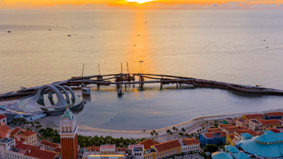 Kiss of the Sea: Spectacular Night Show & Picture-Perfect Memories