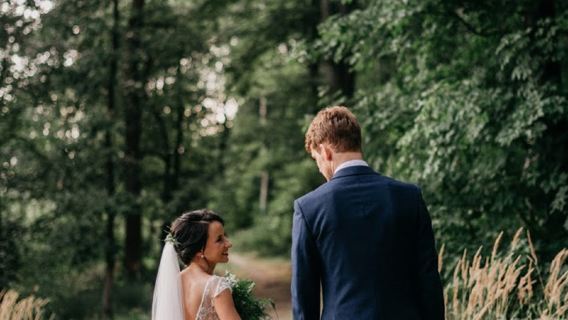 Travel photography in Calgary, Canada[Banff wedding photography and travel photo shoots in Calgary, Canada]