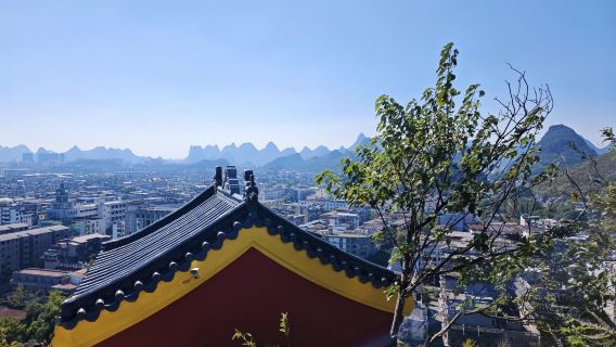 Guilin 1-day tour: Two Rivers and Four Lakes + Solitary Beauty Peak and Prince City + Li River Scenic Area + Seven Star Scenic Area with English service available