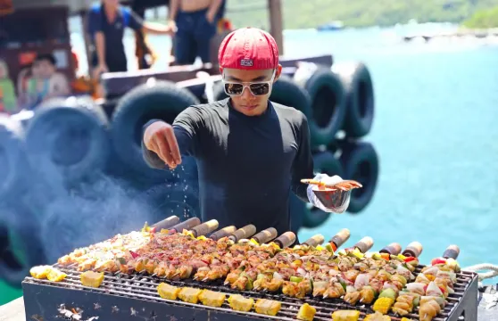 芽莊:半日浮潛及船上燒烤之旅