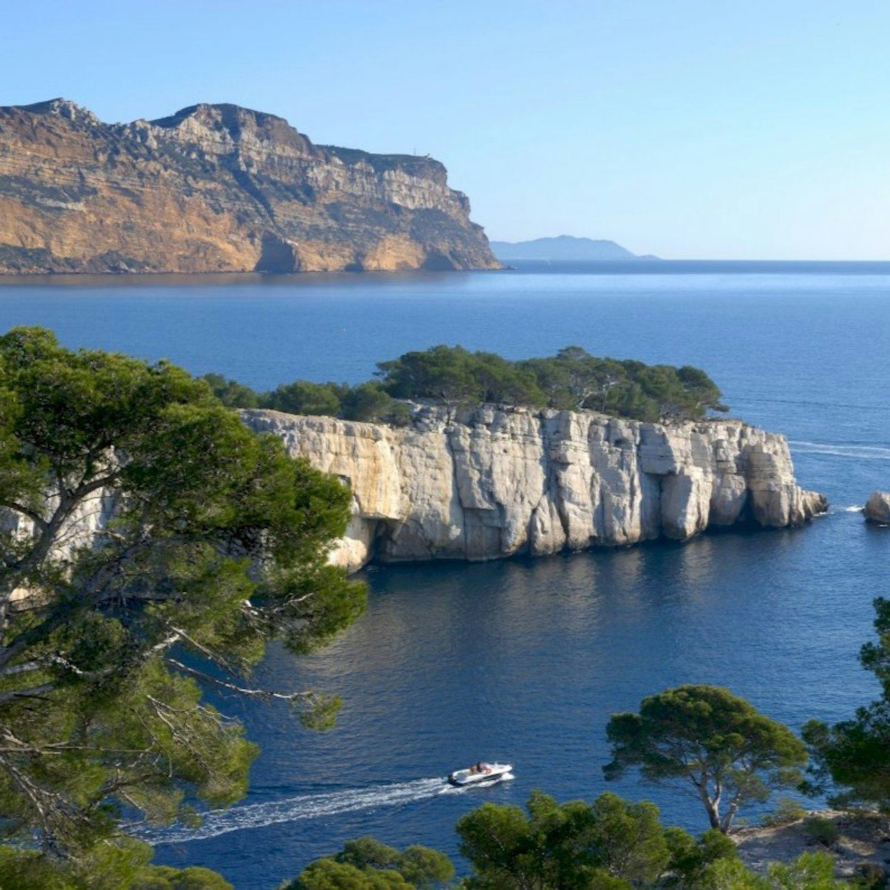 Cassis & Calanques National Park: Guided Tour from Aix-en-Provence + Boat Ride