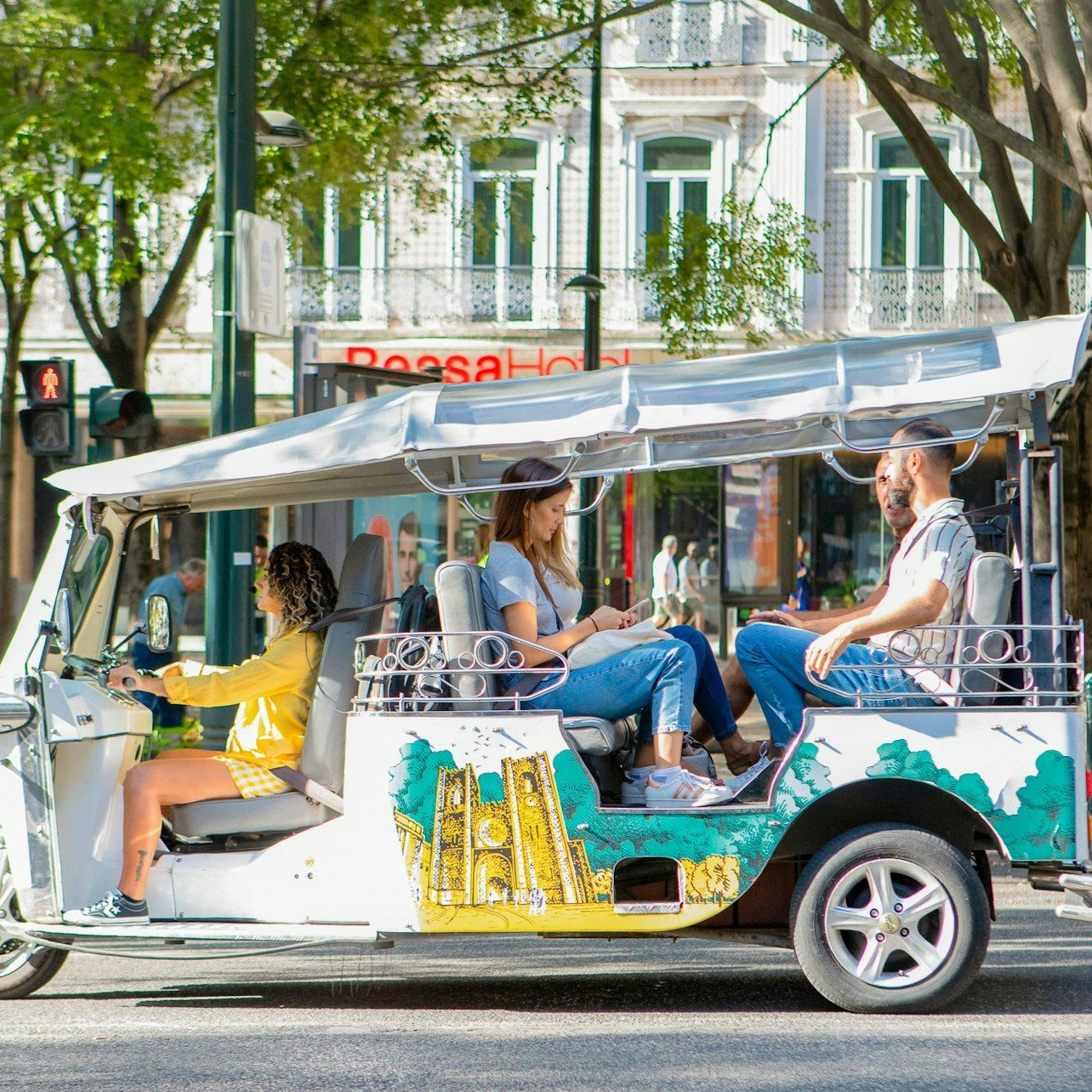 Lisbonne : Visite guidée d'une demi-journée en tuk-tuk + dégustations culinaires