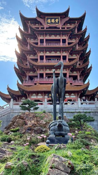 Wuhan Hubei Provincial Museum + Qingchuan Pavilion + Gui Yuan Buddhist Temple + Yellow Crane Tower 1-day tour with Chinese and English services available
