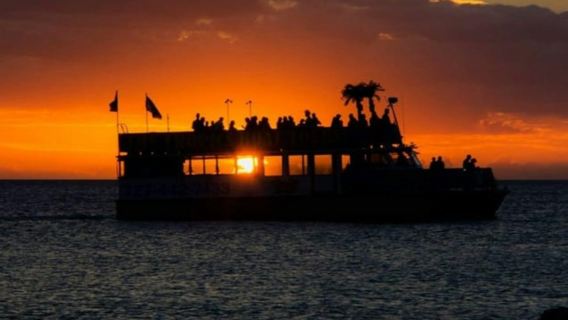 เคลียร์วอเตอร์: ล่องเรือชมพระอาทิตย์ตกพร้อมแชมเปญ