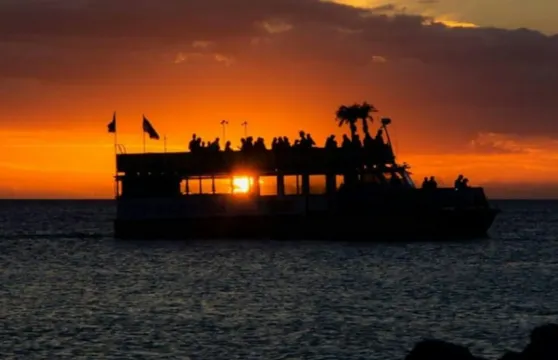 清水灣：香檳日落郵輪之旅