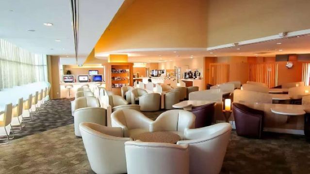 Blagnac Airport VIP Lounge Service (provided by La Croix du Sud Lounge) Main Terminal Lounge (Domestic Departures) 2 hr experience