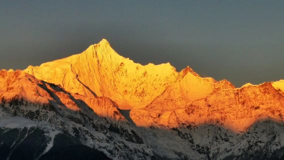 【厳選プラン】日の出に輝く金山・梅里雪山国家公園景区+飛来寺風景区+霧濃頂|8名様限定ビジネス小グループツアー