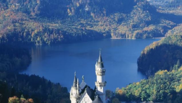 德國慕尼黑：新天鵝堡 + 林德霍夫宮 + 壁畫村【中文包車】