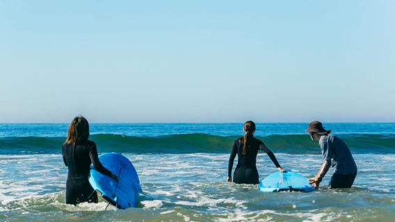 Los Angeles: Group Surf Lesson with All Gear included
