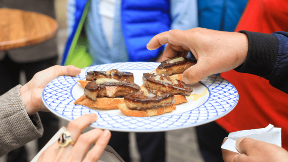 San Sebastian: Pintxos and Wine Tour with 5 Tastings