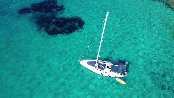 Mallorca: Cala Vella Boat Tour with Swimming, Food, & Drinks