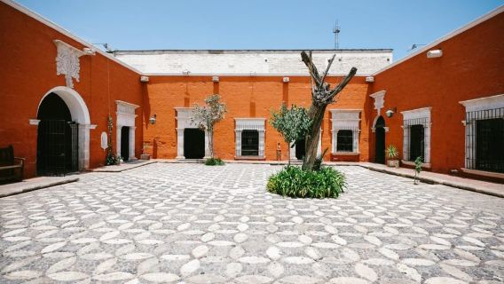 Walking tour in the Historic Center of Arequipa