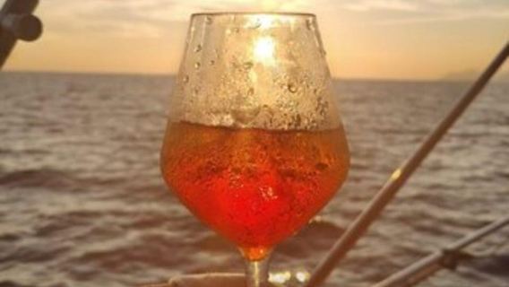 Polignano a Mare: Cave Cruise Tour with a Stop for a Swim and Spritz
