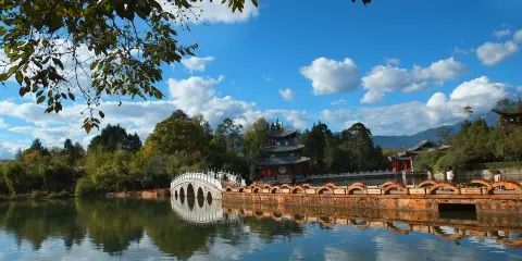 麗江古城+大水車+黑龍潭公園+束河古鎮+荒野之國一日遊中英文服務