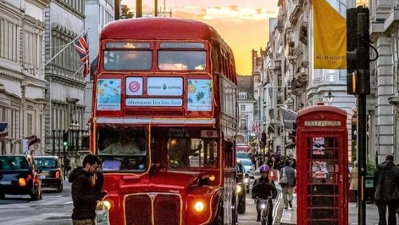 London: Gin and Afternoon Tea Bus Tour with Audio Guide