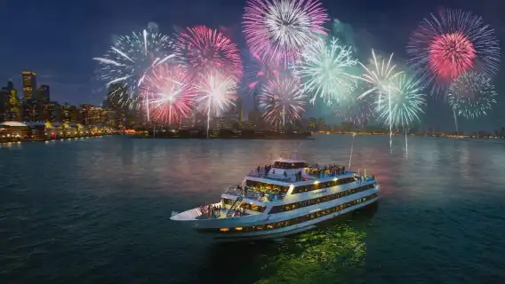 City Cruises Chicago: Lake Michigan Fireworks Dinner Cruise