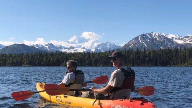 Denali State Park: Guided Byers Lake Kayaking Tour