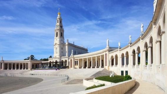 From Lisbon: Fatima, Nazare, and Obidos Day Trip