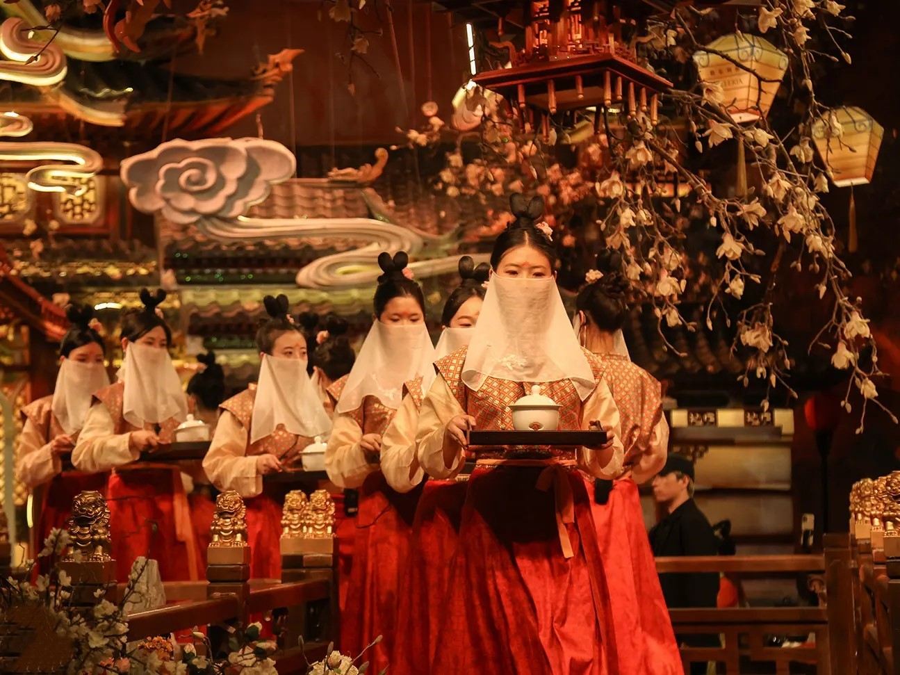 Shenzhen Xu Yan · Banchetto Immersivo dell'Antica Dinastia Tang (Spettacolo Tradizionale di Musica e Danza + Doppia Festa Visiva e Gustativa da Imperatore + Esperienza Opzionale di Abiti e Trucco Antichi)