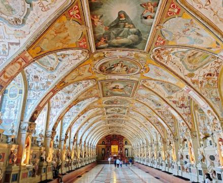 德國慕尼黑王宮+瑪利亞廣場+寶馬博物館+英國花園【包車優選】