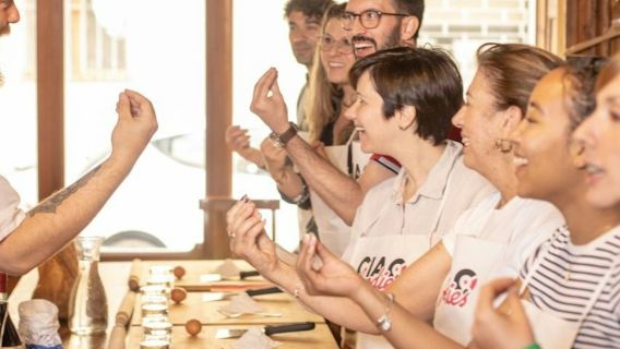 Firenze: Corso di cucina per tagliatelle, ravioli e tiramisù + vino illimitato