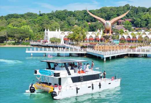 Langkawi Sunset Yacht Cruise Guide: BBQ Dinner, Unlimited Drinks and Jacuzzi Net