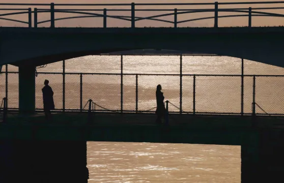 莊浪Trip Moments【個人寫真/情侶婚紗/全家福團體照/商業攝影攝像跟拍航拍街拍】