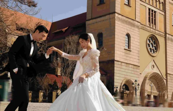 永新Trip Moments【街拍抓拍航拍約拍跟拍婚拍攝影錄影/多語言翻譯】