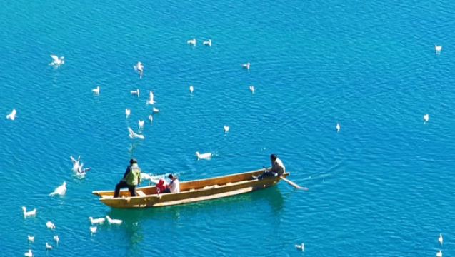 Lijiang pergi-balik: Lawatan sehari berkumpulan kecil Tasik Lugu | Biru yang menyembuhkan segalanya | Menaiki bot tradisional melawat tasik