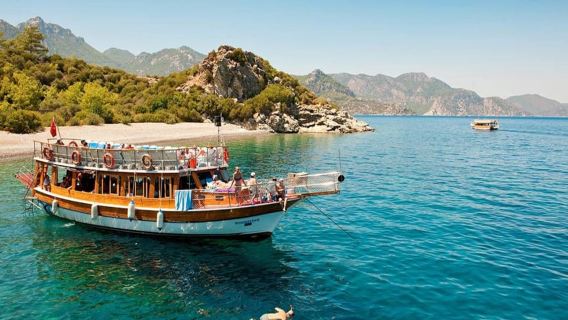 Perjalanan Bot Marmaris Lawatan Bot Sepanjang Hari dengan Minuman Ringan & Alkohol serta Makan Tengahari dan Pemindahan Hotel