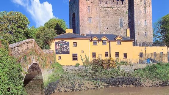 Dari Dublin Ireland: Lawatan Sehari ke Istana Bunratty + Teluk Galway [Tiket Masuk Tidak Termasuk]