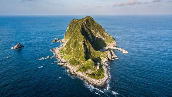 Pengalaman di Pulau Keelung: Mendarat, Mengelilingi Pulau, Mendaki ke Rumah Api, dan Pelayaran Mengelilingi Batu Belalai Gajah