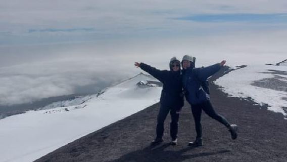 Mount Etna with pick-up and drop-off from Catania: 3000 meters with cable car and jeep