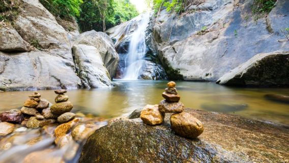 27 Waterfalls Tour with Entrance Fee & Lunch