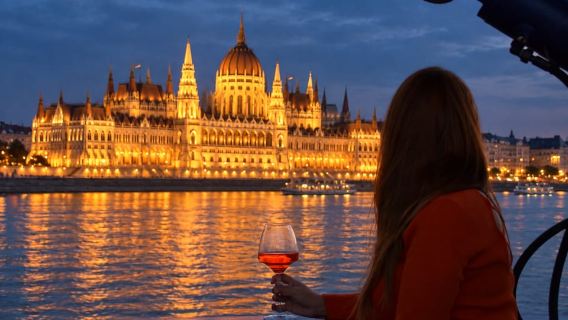 Budapest: Unlimited Prosecco Sightseeing Cruise