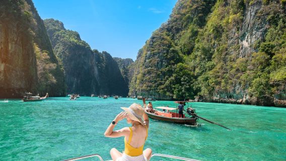 Thailand: Phuket Phi Phi-eilanden catamaran eilandentour & snorkelervaring & inclusief toegangsticket & inclusief ophalen en wegbrengen