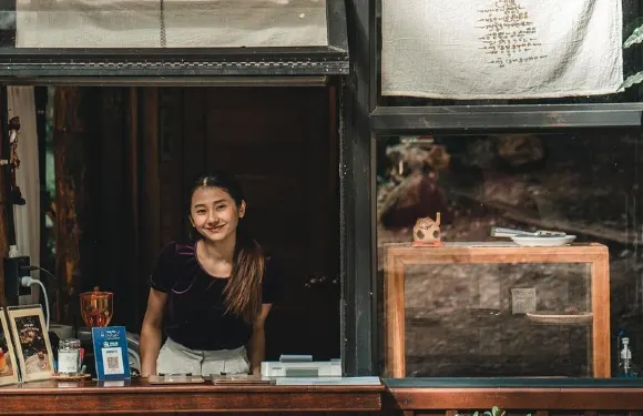 泰國清邁泰囧村+巨樹咖啡館+博桑手工制傘村一日遊丨私家團