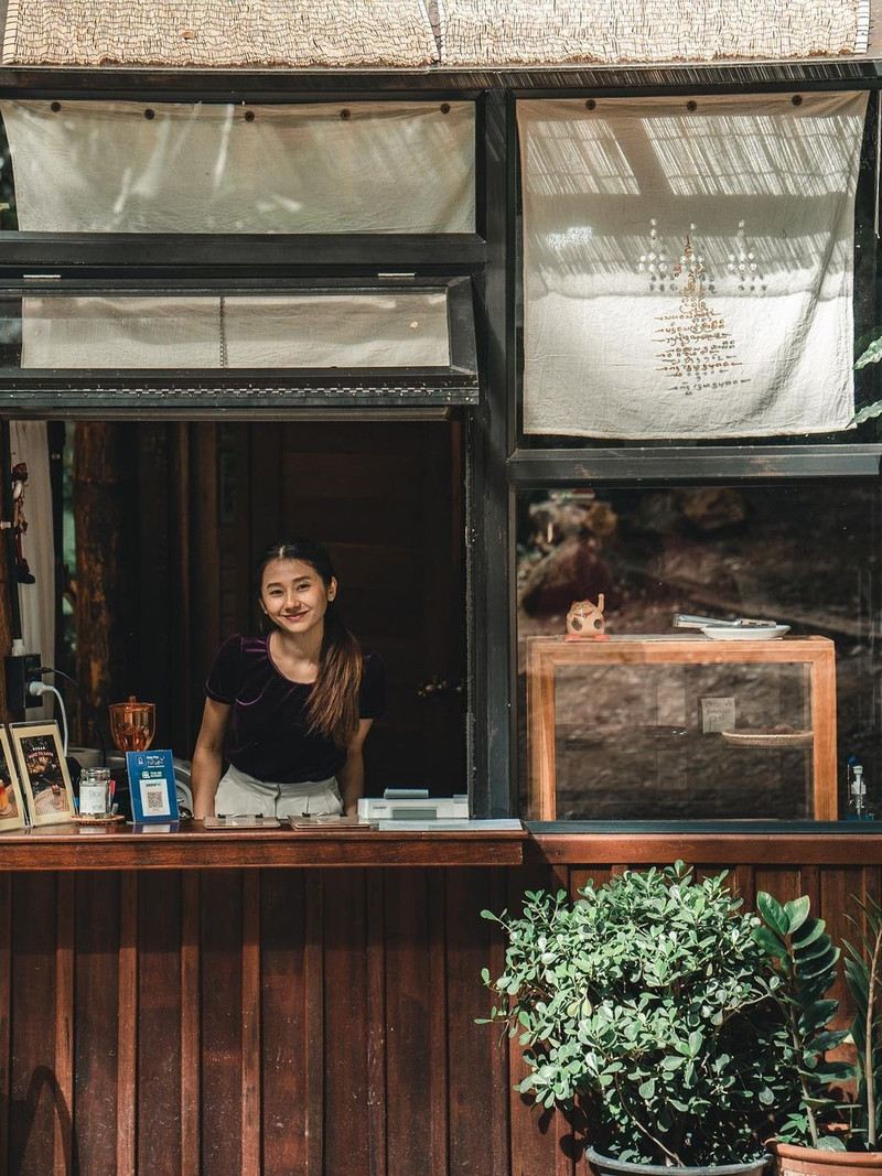 Chiang Mai Mae Kampong Village + The Giant Chiangmai Thailand + Bo Sang Umbrella Village 1-day tour | private tour