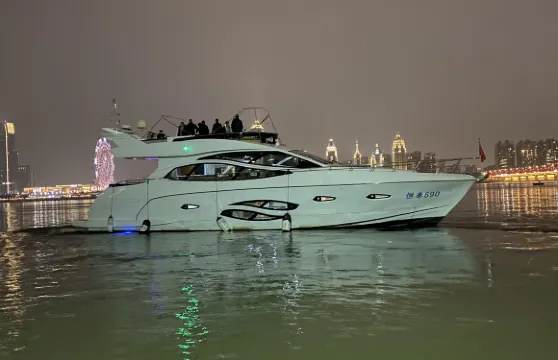 江西南昌海拓遊艇/豪華遊艇包船【生日派對/家庭團建/可訂54尺豪華遊艇/70尺豪華遊艇帶飛橋】